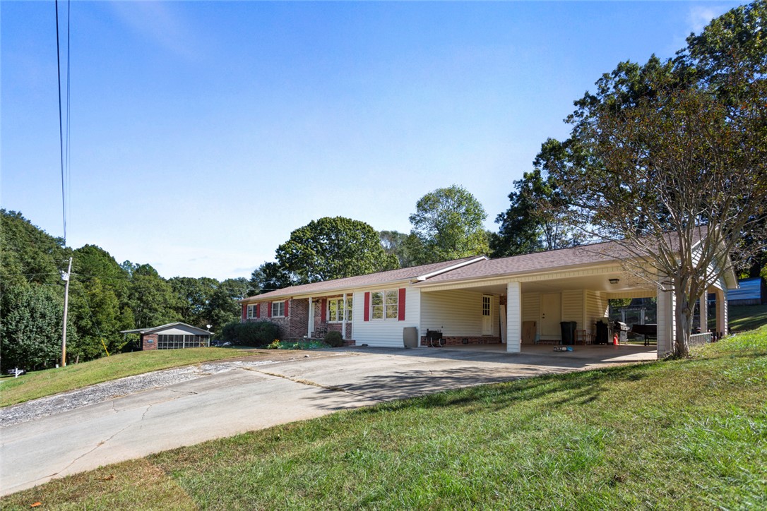 136 Hillside Drive, Westminster, South Carolina image 2