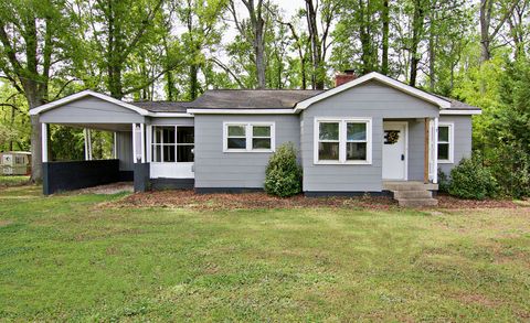 Photo of 3303 Dixon Road, Anderson, SC 29625 (MLS # 20299530)