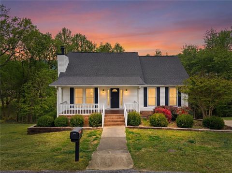 Photo of 17 Hester Road, Greenville, SC 29609 (MLS # 20298149)