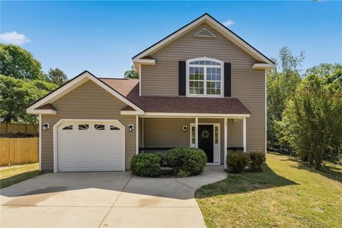 Photo of 52 Uneeda Drive, Greenville, SC 29605 (MLS # 20301724)