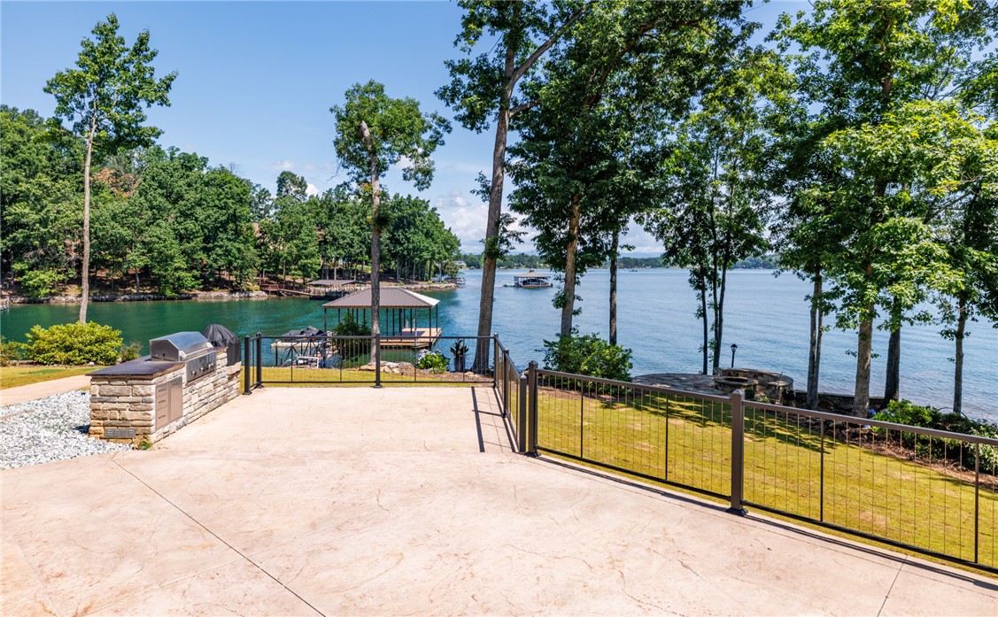 Seneca, South Carolina 29672, United States, 4 Bedrooms Bedrooms, ,4 BathroomsBathrooms,Residential,Pending,161397