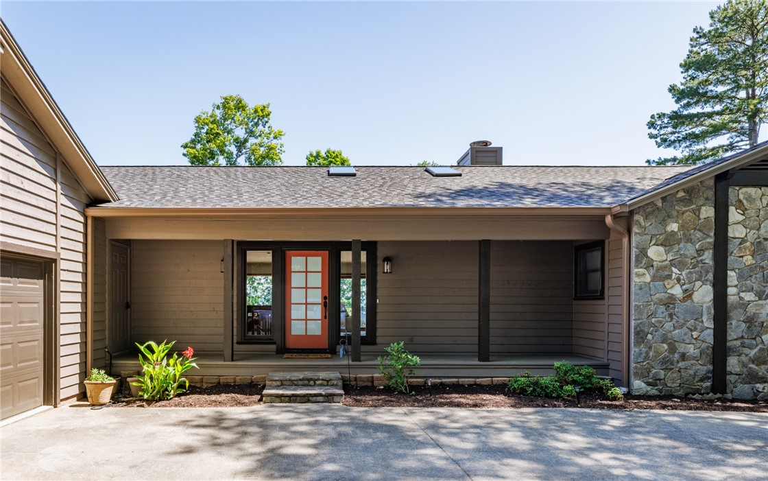 Seneca, South Carolina 29672, United States, 4 Bedrooms Bedrooms, ,4 BathroomsBathrooms,Residential,Pending,161397