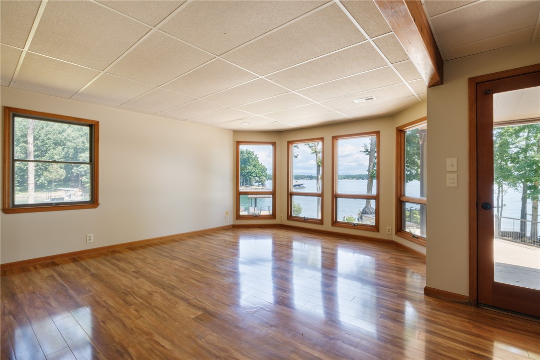 Seneca, South Carolina 29672, United States, 4 Bedrooms Bedrooms, ,4 BathroomsBathrooms,Residential,Pending,161397