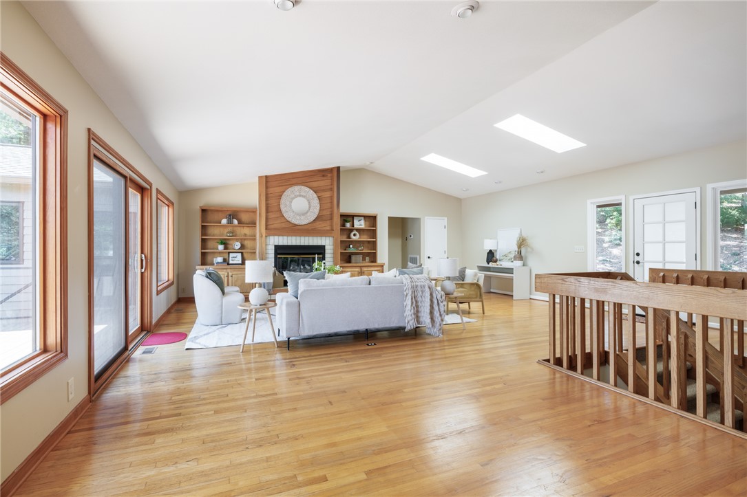 Seneca, South Carolina 29672, United States, 4 Bedrooms Bedrooms, ,4 BathroomsBathrooms,Residential,Pending,161397