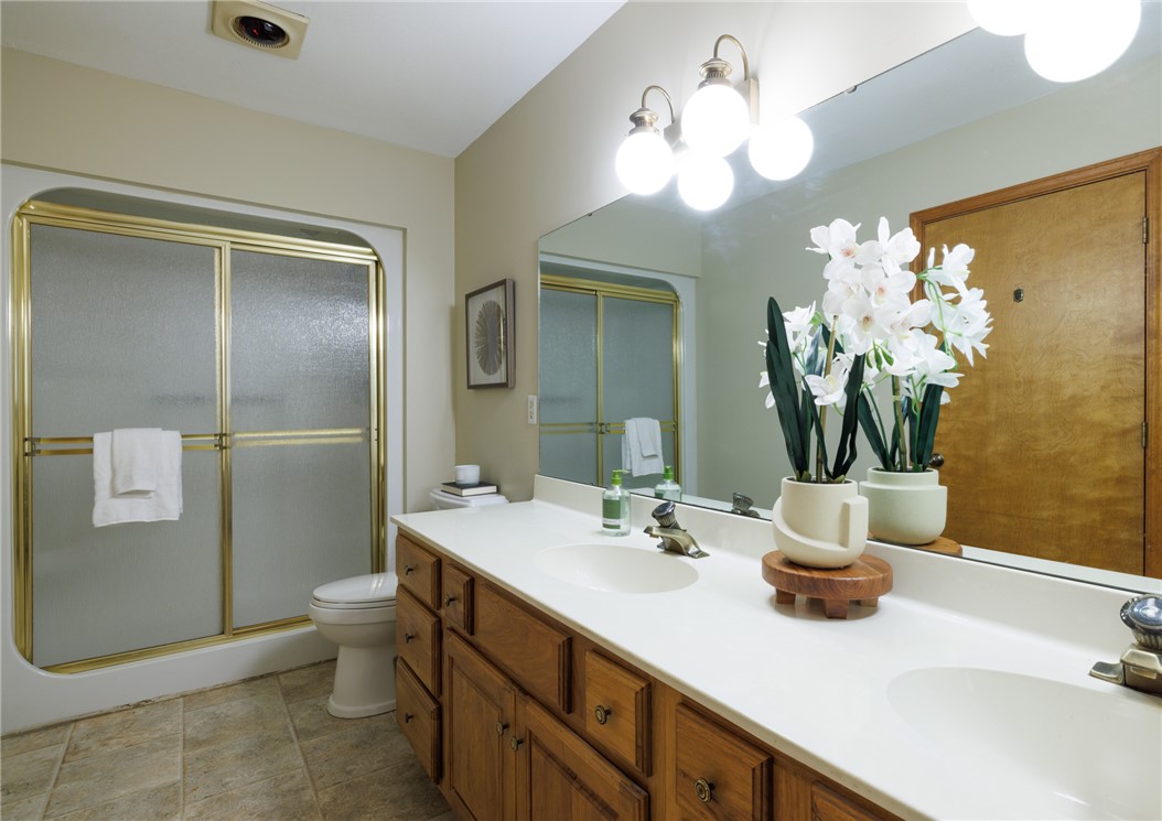 Seneca, South Carolina 29672, United States, 4 Bedrooms Bedrooms, ,4 BathroomsBathrooms,Residential,Pending,161397