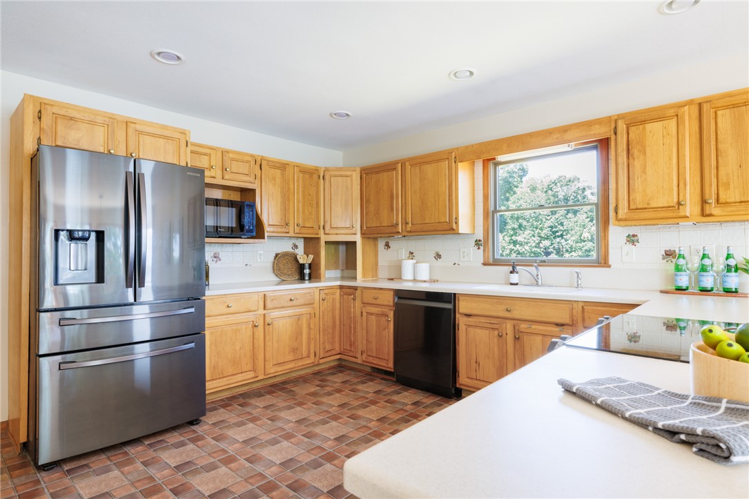 Seneca, South Carolina 29672, United States, 4 Bedrooms Bedrooms, ,4 BathroomsBathrooms,Residential,Pending,161397