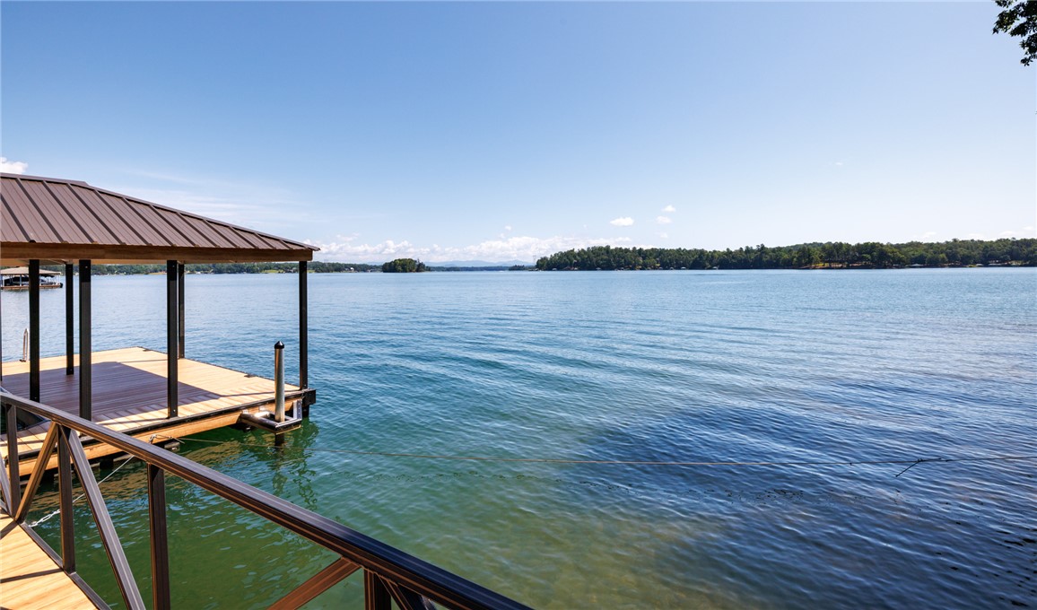 Seneca, South Carolina 29672, United States, 4 Bedrooms Bedrooms, ,4 BathroomsBathrooms,Residential,Pending,161397