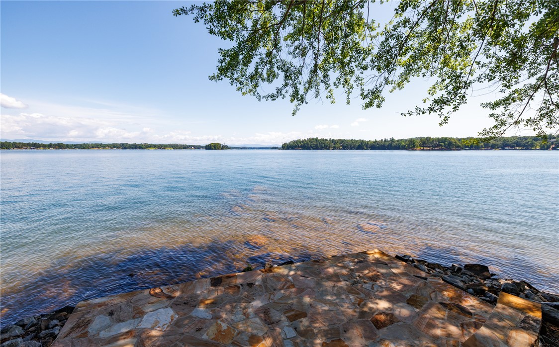 Seneca, South Carolina 29672, United States, 4 Bedrooms Bedrooms, ,4 BathroomsBathrooms,Residential,Pending,161397