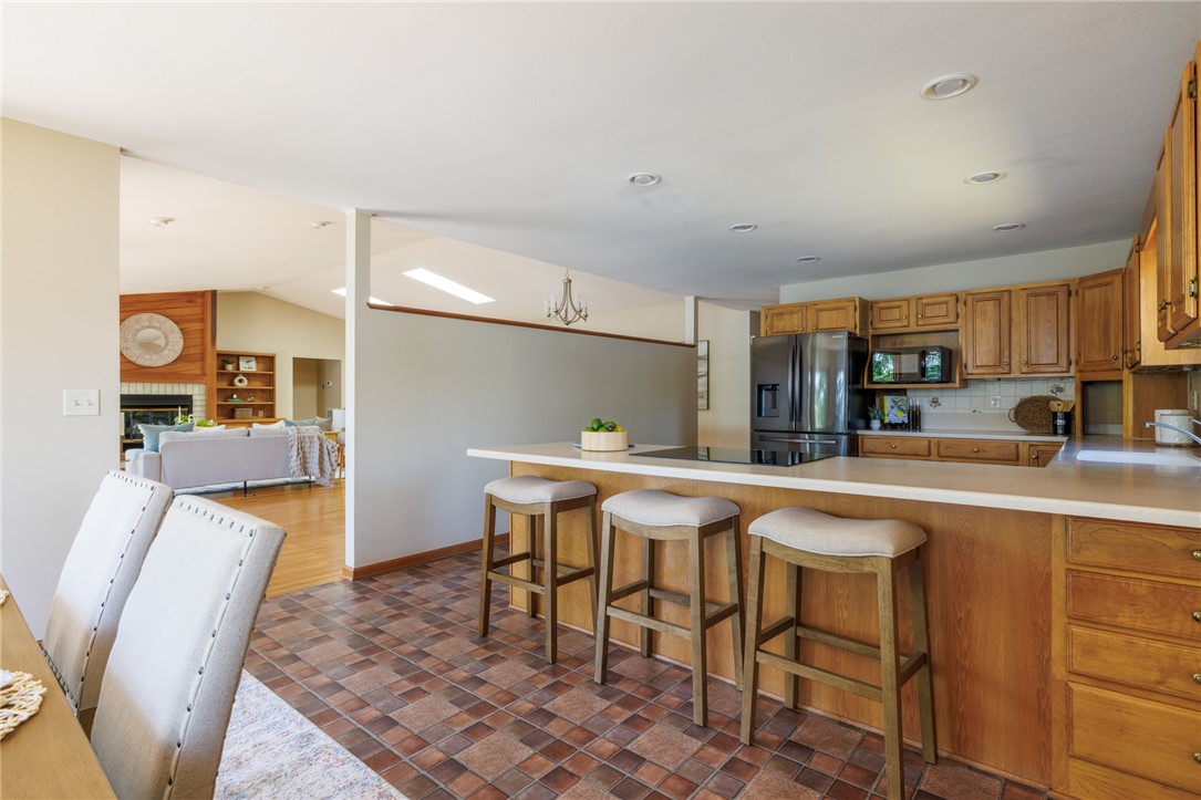 Seneca, South Carolina 29672, United States, 4 Bedrooms Bedrooms, ,4 BathroomsBathrooms,Residential,Pending,161397