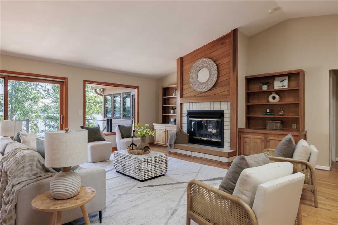 Seneca, South Carolina 29672, United States, 4 Bedrooms Bedrooms, ,4 BathroomsBathrooms,Residential,Pending,161397