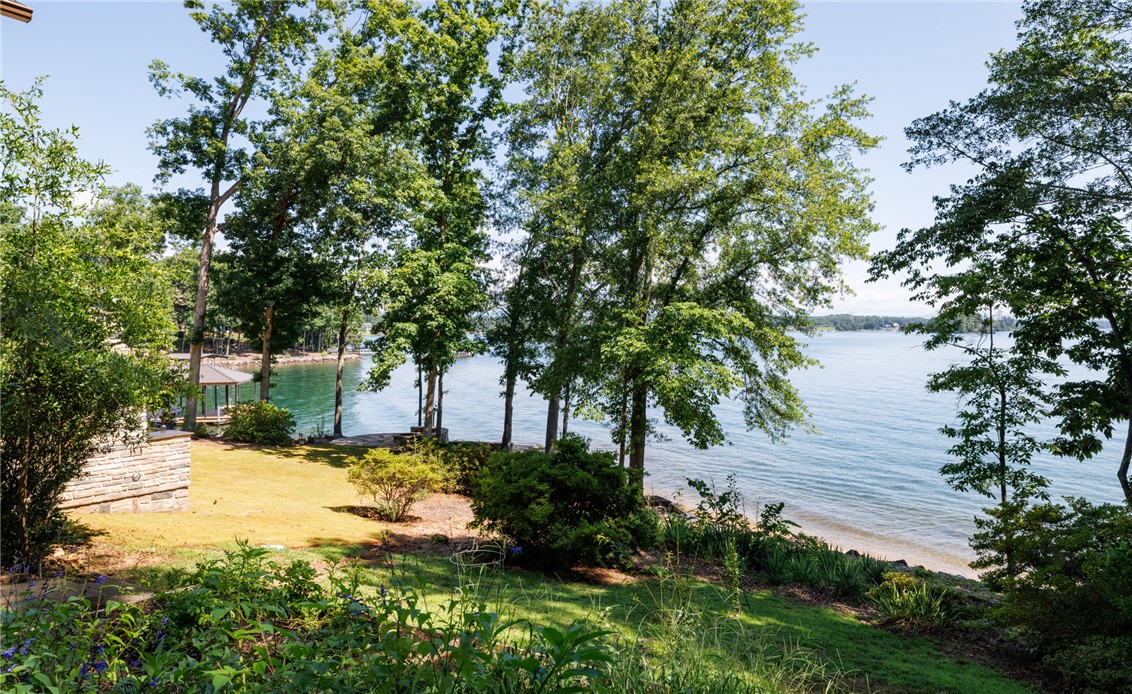 Seneca, South Carolina 29672, United States, 4 Bedrooms Bedrooms, ,4 BathroomsBathrooms,Residential,Pending,161397