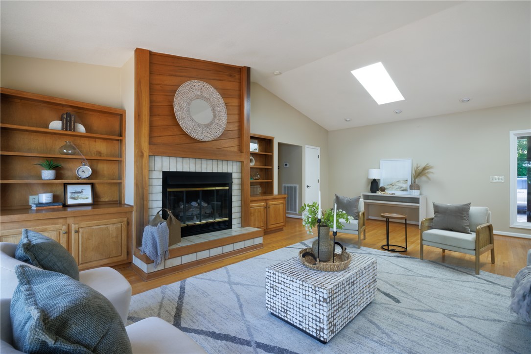 Seneca, South Carolina 29672, United States, 4 Bedrooms Bedrooms, ,4 BathroomsBathrooms,Residential,Pending,161397