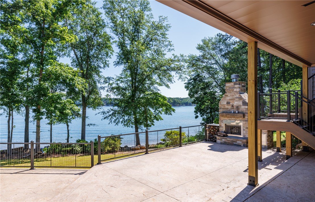 Seneca, South Carolina 29672, United States, 4 Bedrooms Bedrooms, ,4 BathroomsBathrooms,Residential,Pending,161397