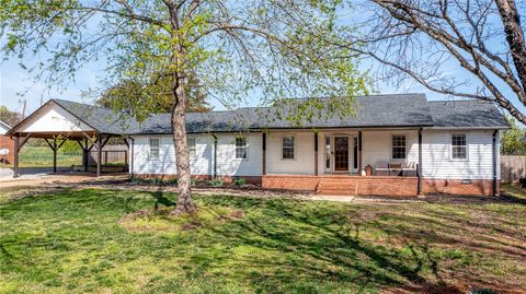 Photo of 116 Stephens Circle, Piedmont, SC 29673 (MLS # 20300148)