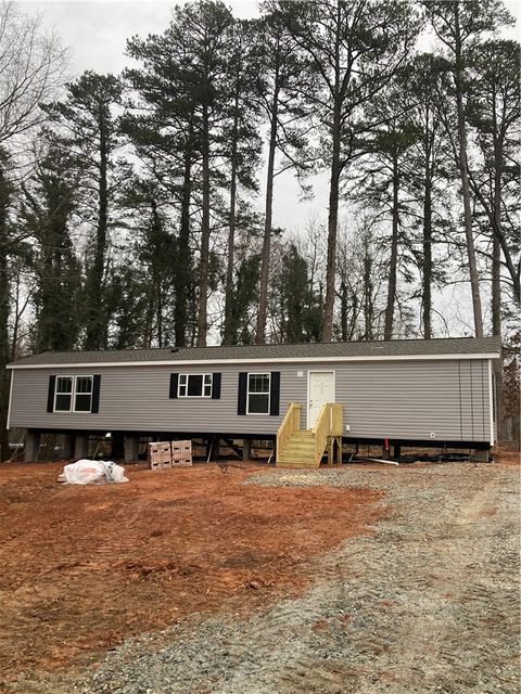 Mobile Home For Sale - 289 North Davis Drive<br/> Fair Play, SC 29643