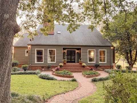 Photo of 3004 Barefoot Trail, Anderson, SC 29621 (MLS # 20293326) Photo of 3004 Barefoot Trail, Anderson, SC 29621 (MLS # 20293326)
