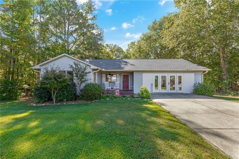 Photo of 104 Fairway Lane, Westminster, SC 29693 (MLS # 20293197)