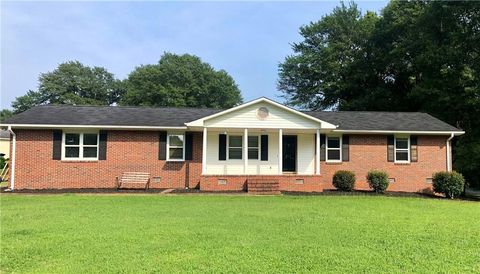 Photo of 213 Oxmoor Drive, Anderson, SC 29625 (MLS # 20294691)