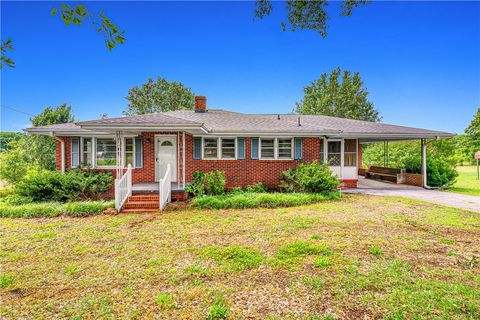 Photo of 1128 Friendship Road, Seneca, SC 29678 (MLS # 20301879)