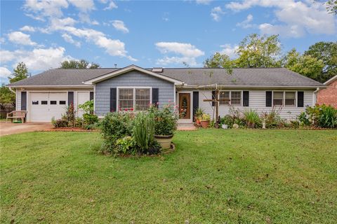 Photo of 40 Riverwood Circle, Greenville, SC 29617 (MLS # 20293302) Photo of 40 Riverwood Circle, Greenville, SC 29617 (MLS # 20293302)