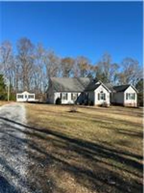 Photo of 1272 Horseshoe Road, Iva, SC 29655 (MLS # 20295648)