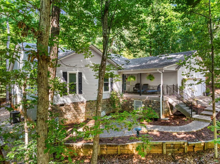 Photo 1 of 29 — 1303 S Arrowhead Dr Drive, Westminster, SC 29693