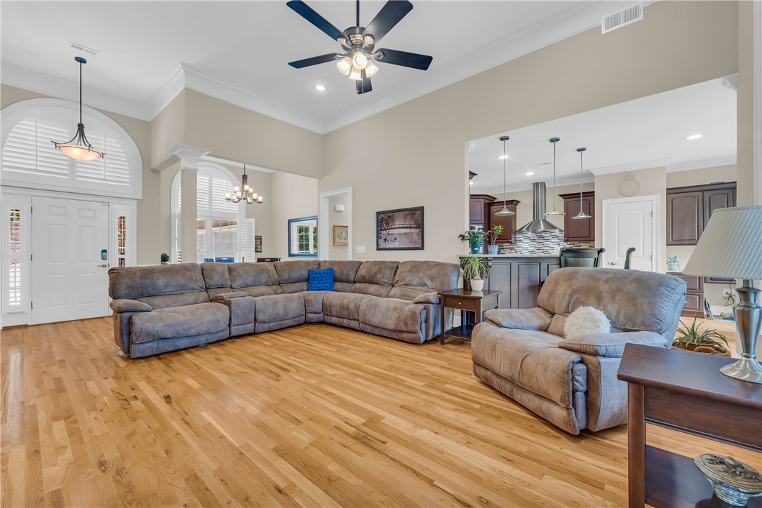 117 W Waters Edge Lane, West Union, South Carolina image 4