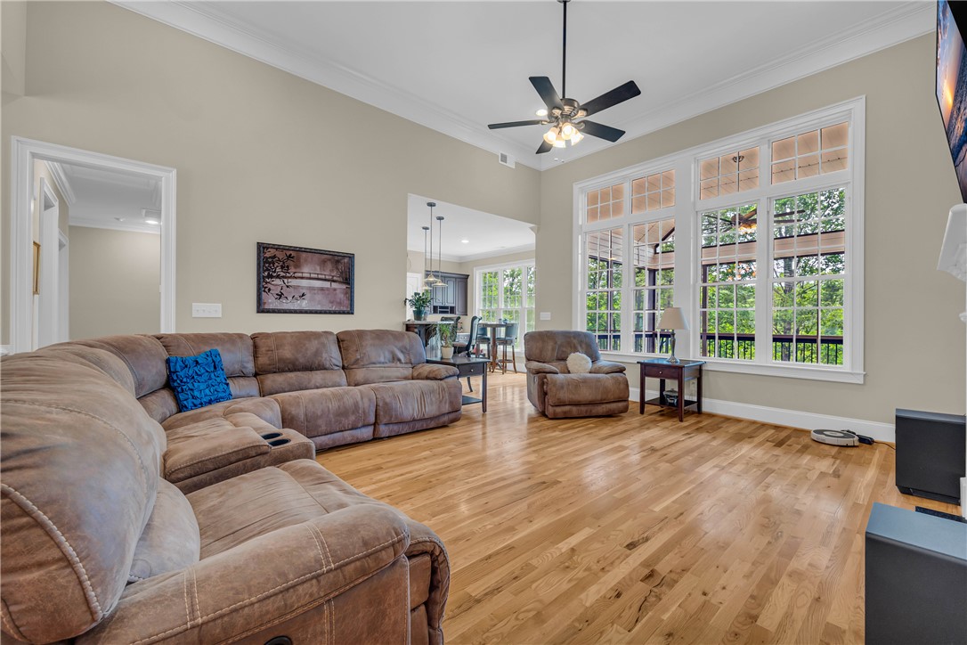 117 W Waters Edge Lane, West Union, South Carolina image 6