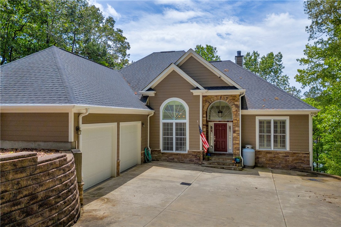 117 W Waters Edge Lane, West Union, South Carolina image 1