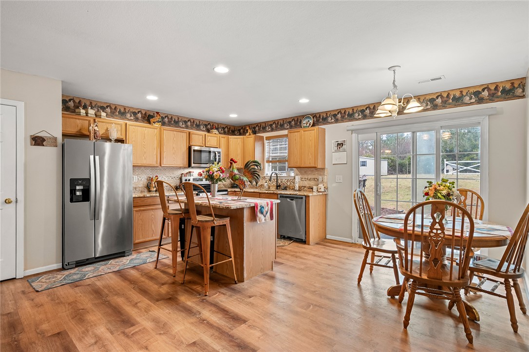 Anderson, South Carolina 29626, United States, 3 Bedrooms Bedrooms, ,2 BathroomsBathrooms,Residential,Pending,14980