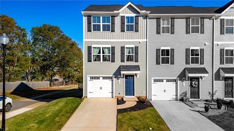 A home in Easley