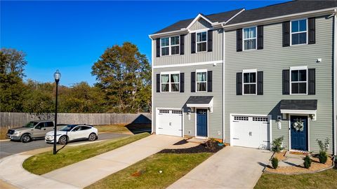 A home in Easley