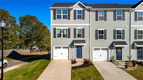 A home in Easley