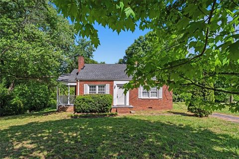 Photo of 5002 Corinth Drive, Seneca, SC 29672 (MLS # 20301228)