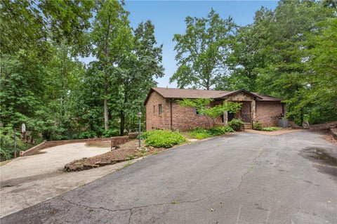 Photo of 304 Lakeside Drive, Seneca, SC 29672 (MLS # 20303788)