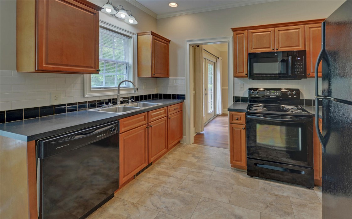 36 Queen Circle, Hartwell, Georgia image 15