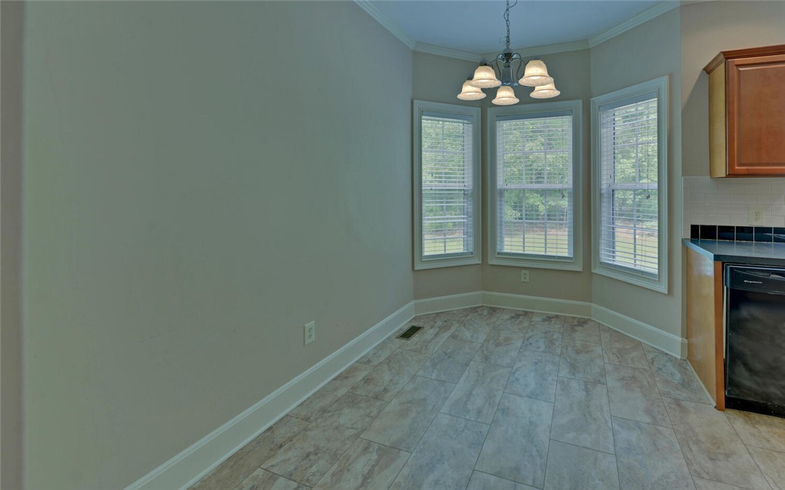 36 Queen Circle, Hartwell, Georgia image 11