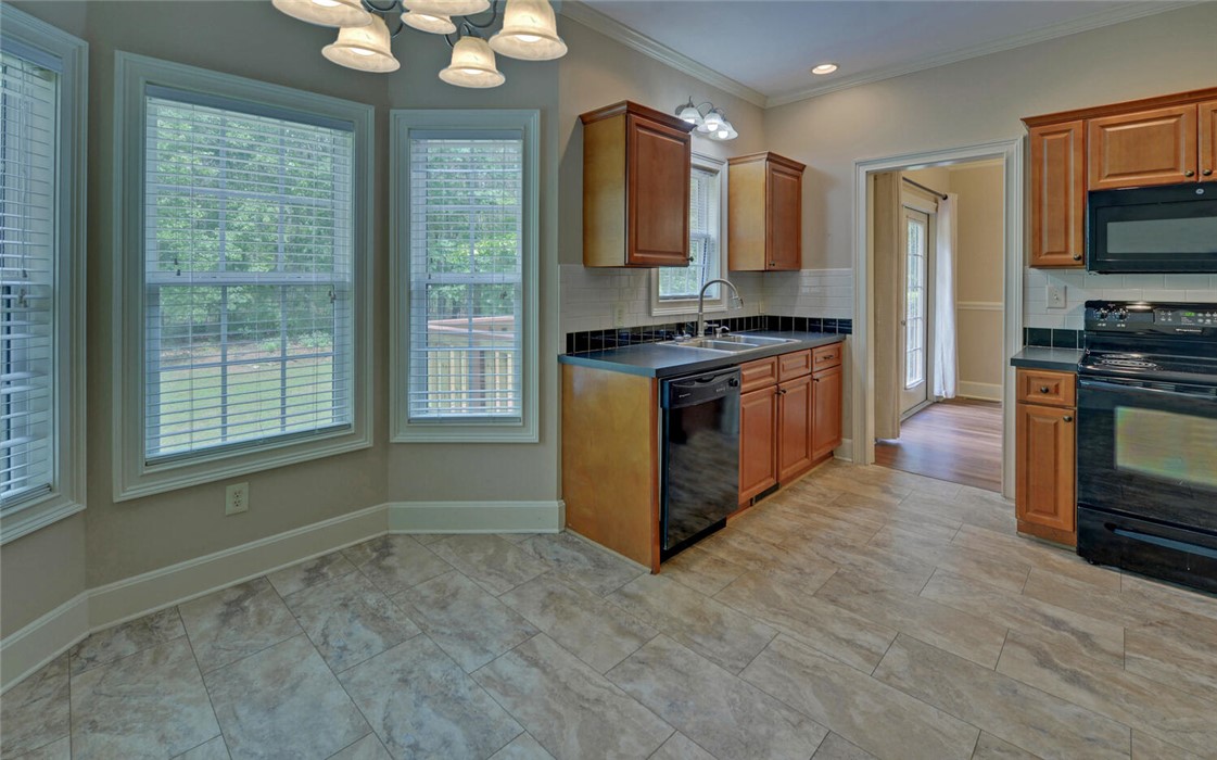 36 Queen Circle, Hartwell, Georgia image 12