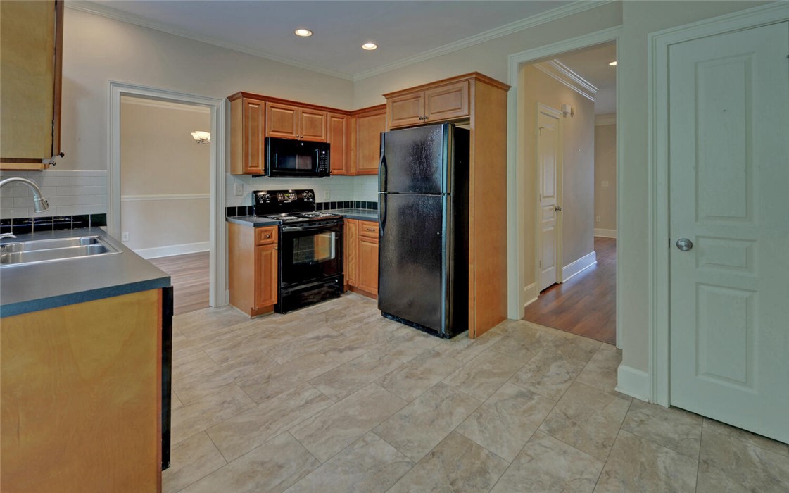 36 Queen Circle, Hartwell, Georgia image 13