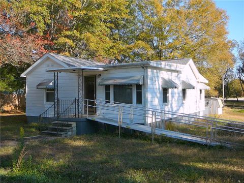 Photo of 120 Butler Street, Iva, SC 29655 (MLS # 20294516)