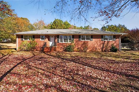 Photo of 114 Hillview Circle, Anderson, SC 29621 (MLS # 20294802)