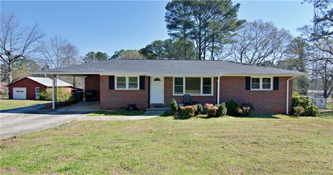 Photo of 1055 Skyline Drive, Toccoa, GA 30577 (MLS # 20298792)