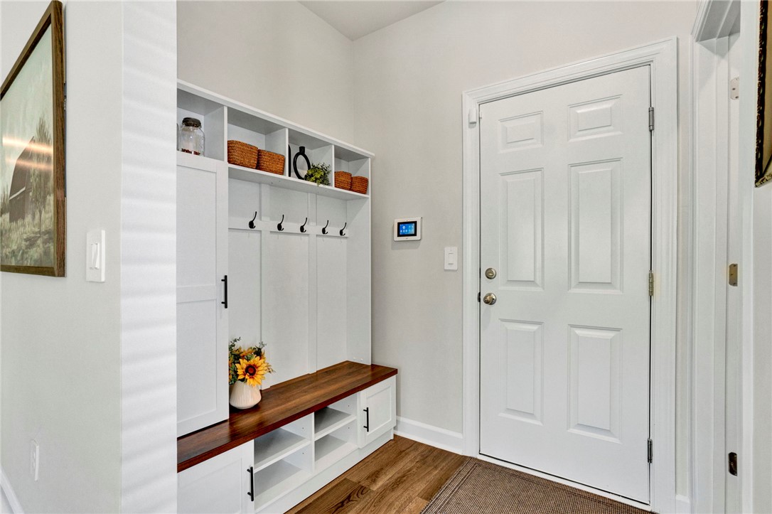 Gray Court, South Carolina 29645, United States, 4 Bedrooms Bedrooms, ,3 BathroomsBathrooms,Residential,Active,208100