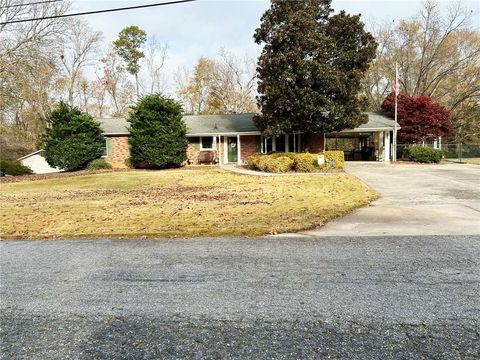Photo of 1005 Pinecroft Drive, Anderson, SC 29621 (MLS # 20294916)