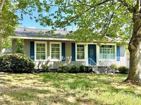 Photo of 2410 Pope Drive, Anderson, SC 29624 (MLS # 20300445)