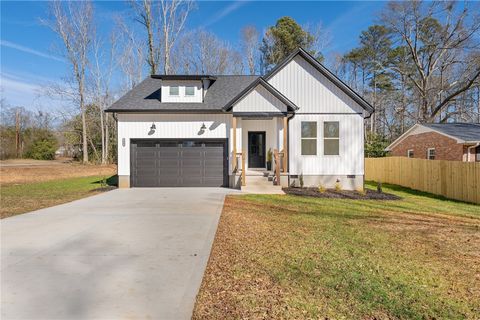 Photo of 304 Palmetto Parkway, Belton, SC 29627 (MLS # 20296589)