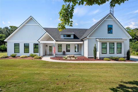Photo of 102 Stoneleigh Court, Anderson, SC 29621 (MLS # 20293214) Photo of 102 Stoneleigh Court, Anderson, SC 29621 (MLS # 20293214)