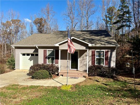 Photo of 450 Cedar Tree Drive, Walhalla, SC 29691 (MLS # 20294786)