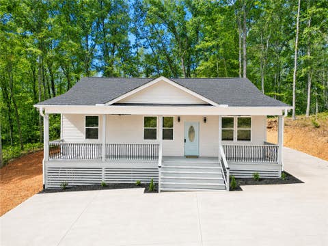 Homes For Sale - 425 Tiger Lane<br/> Westminster, SC 29693