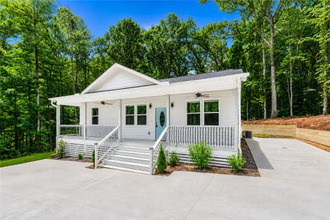 Homes For Sale - 425 Tiger Lane<br/> Westminster, SC 29693